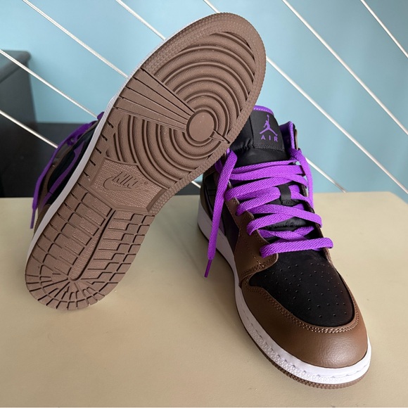 Air Jordan 1 Mid - Picture 3 of 5